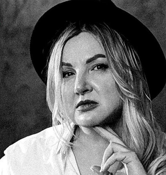 Ірина Вершиніна — портрет у капелюсі